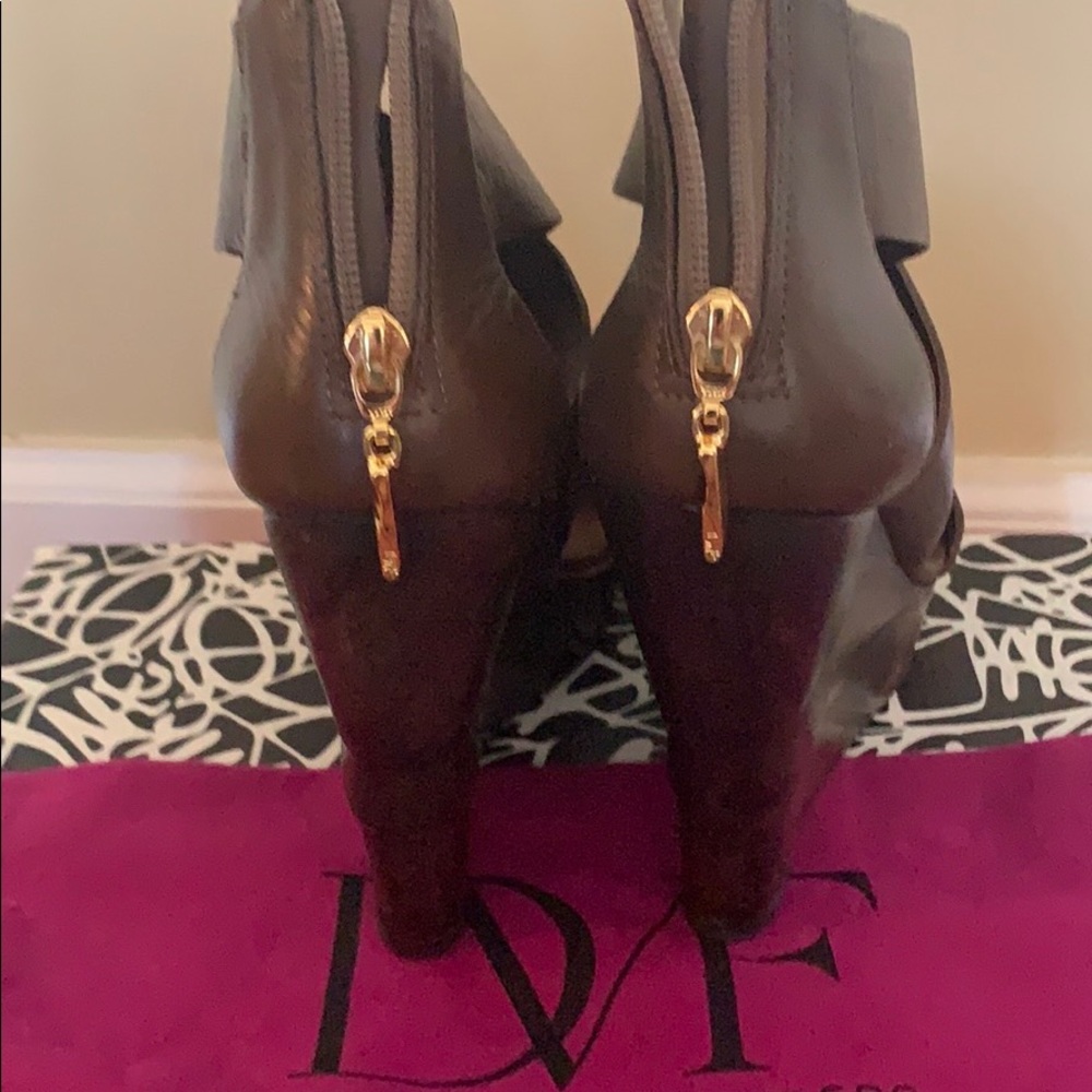 Shoe - Picture 4 of 8